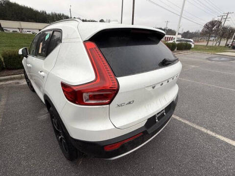 2025 Volvo XC40 B5 Core Bright Theme