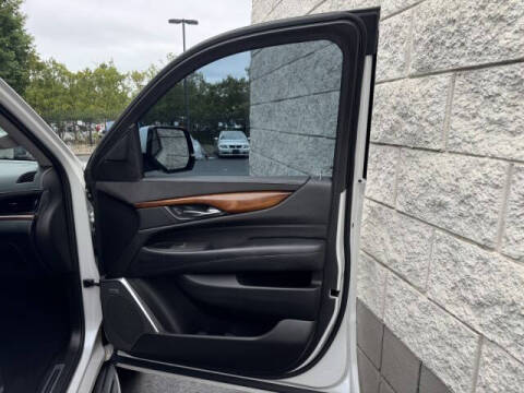 2016 Cadillac Escalade Standard