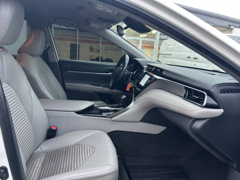 2020 Toyota Camry SE