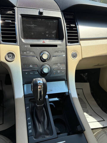 2015 Ford Taurus SEL