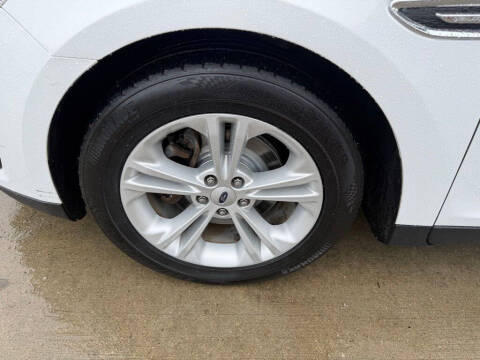 2017 Ford Taurus SE