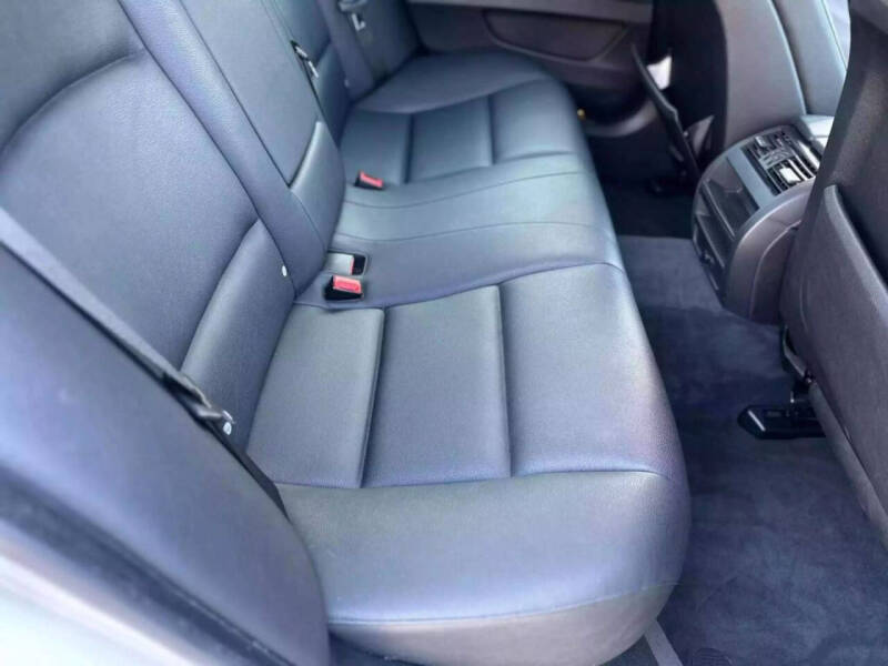 2012 BMW 5 Series 528i