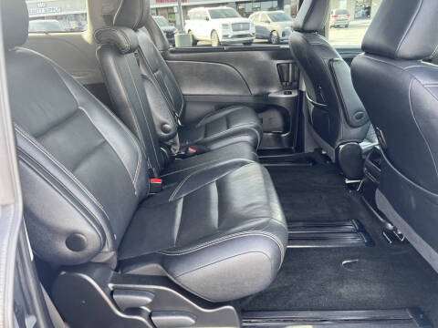 2016 Toyota Sienna SE Premium 8-Passenger