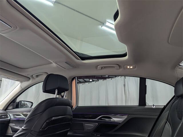 2022 BMW 7 Series 740i