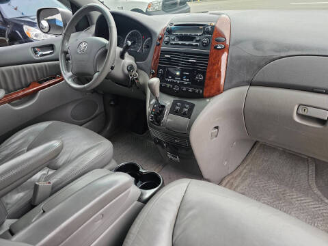 2004 Toyota Sienna XLE 7 Passenger