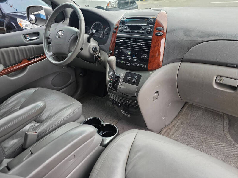 2004 Toyota Sienna XLE 7 Passenger