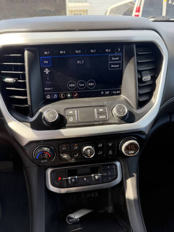 2022 GMC Acadia SLE