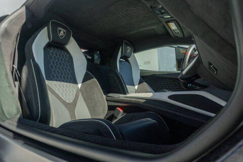 2024 Lamborghini Revuelto