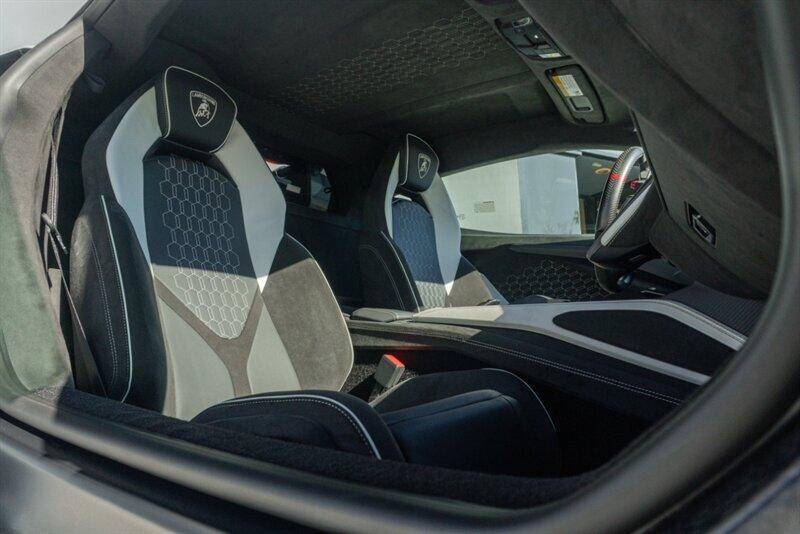 2024 Lamborghini Revuelto