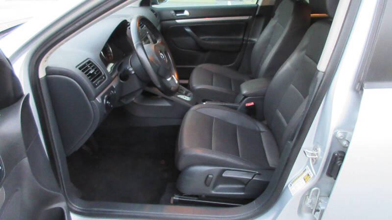 2010 Volkswagen Jetta Limited Edition photo 9