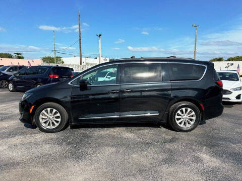2017 Chrysler Pacifica Touring-L