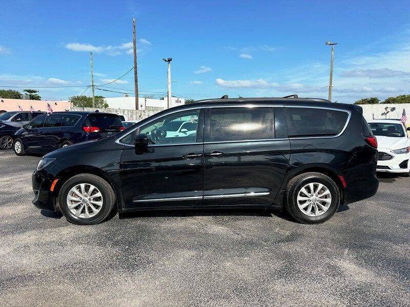 2017 Chrysler Pacifica Touring-L