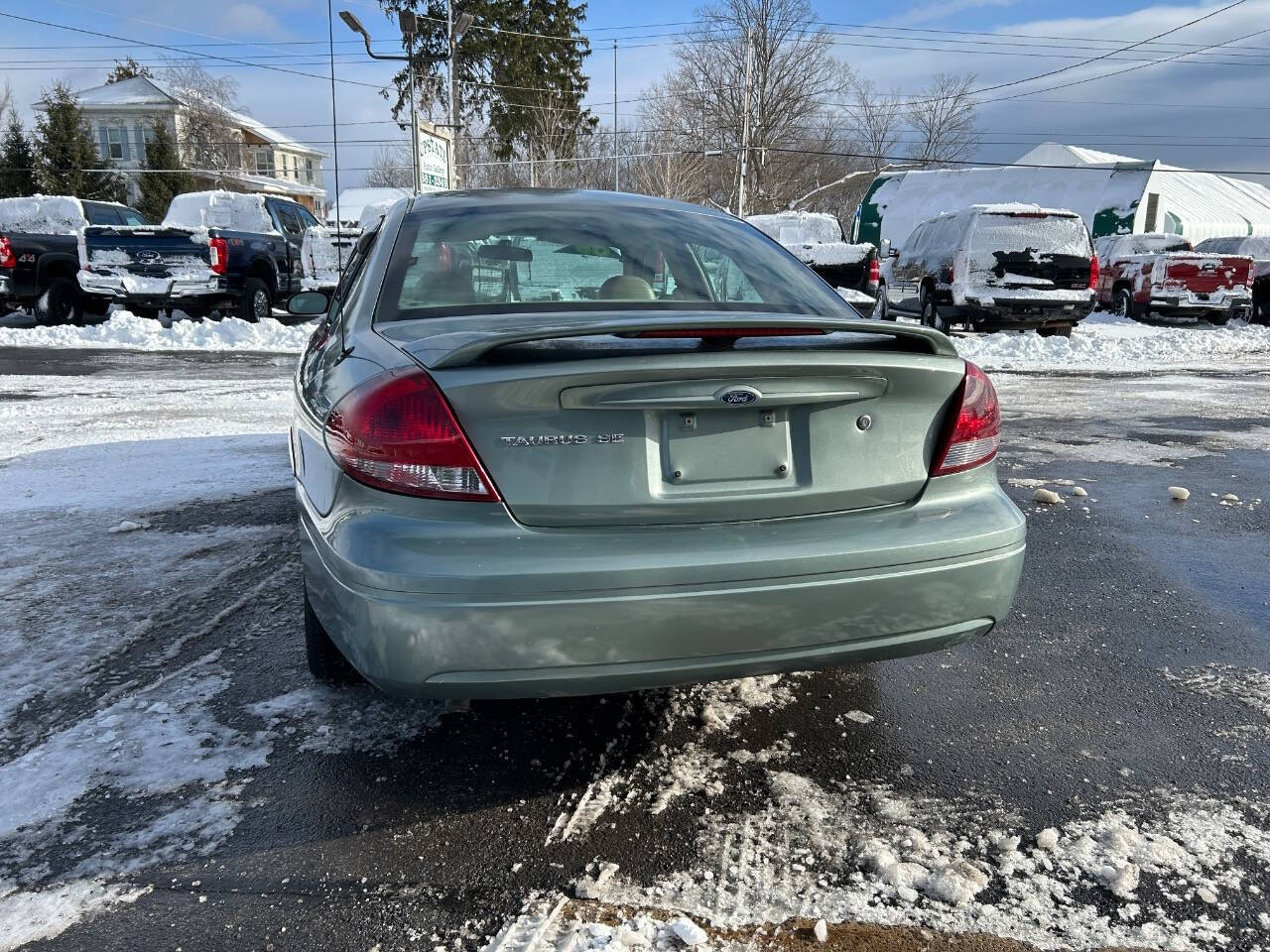 2005 Ford Taurus for sale at Upstate Auto Gallery in Westmoreland, NY