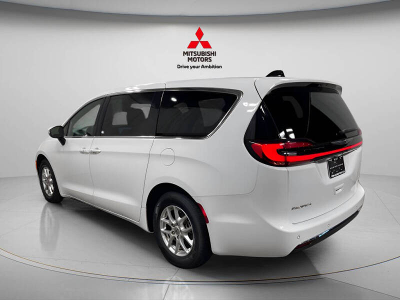 2023 Chrysler Pacifica Touring