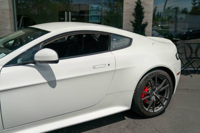 2015 Aston Martin V8 Vantage 39