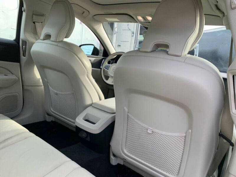 2023 Volvo S60 B5 Plus Dark Theme