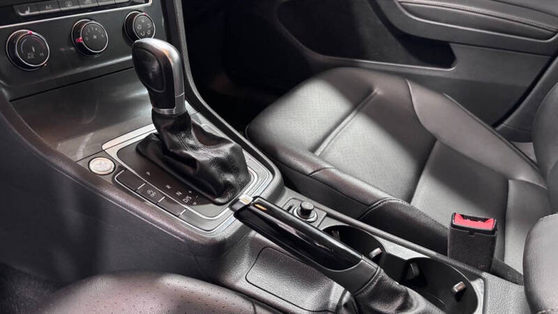 2019 Volkswagen Golf SE