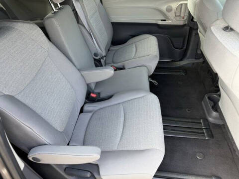 2024 Toyota Sienna LE 8-Passenger