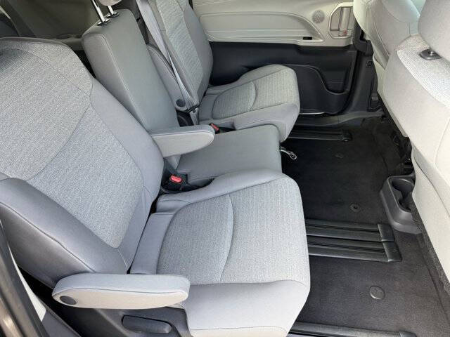 2024 Toyota Sienna LE 8-Passenger