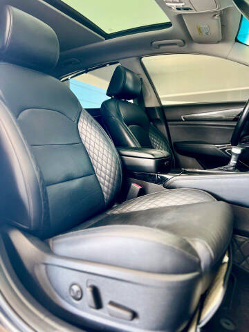 2018 Kia Cadenza Technology