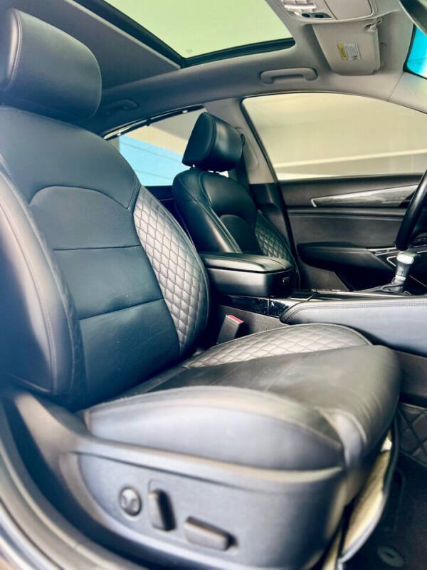 2018 Kia Cadenza Premium