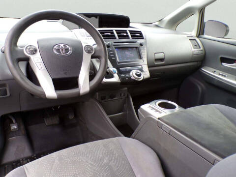 2013 Toyota Prius v Five