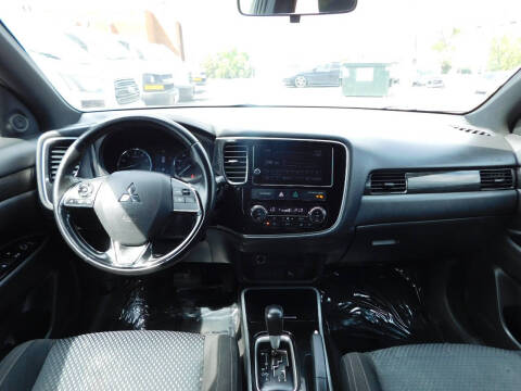 2018 Mitsubishi Outlander LE