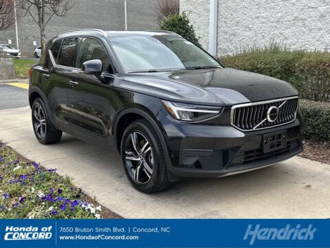 2025 Volvo XC40 B5 Core Bright Theme