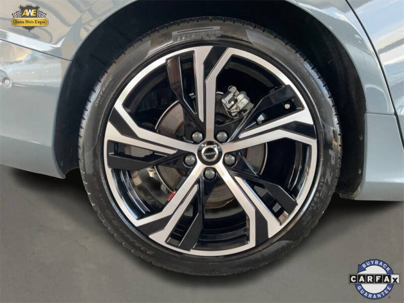 2024 Volvo S60 B5 Plus Dark Theme