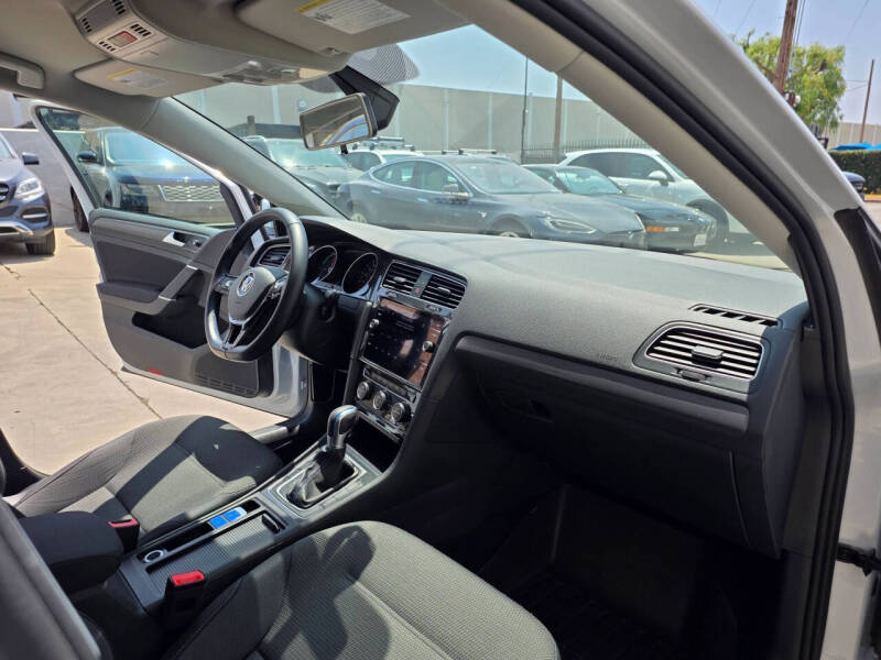 2019 Volkswagen e-Golf SE