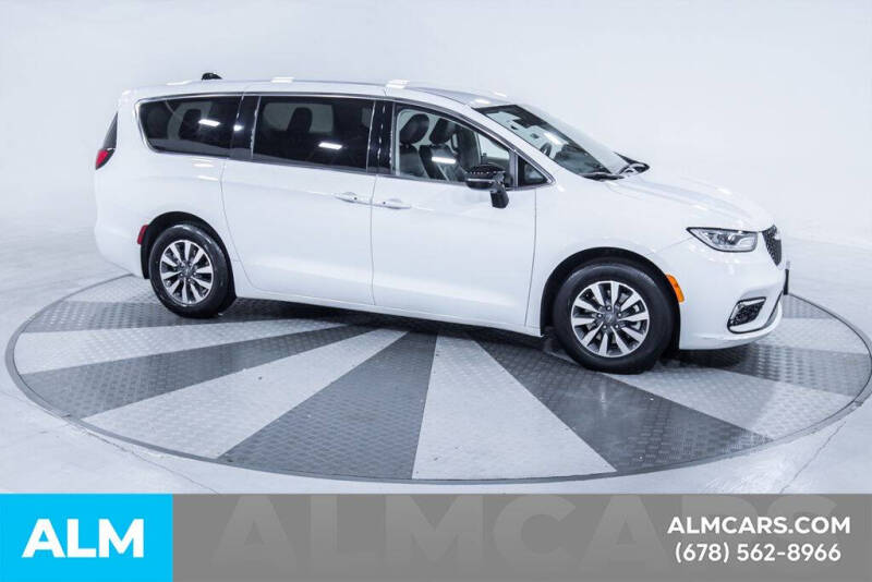 2024 Chrysler Pacifica Plug-In Hybrid Select