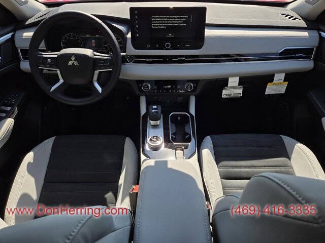 2025 Mitsubishi Outlander SE