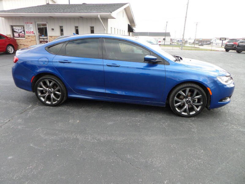 2016 Chrysler 200 S photo 2