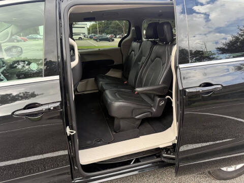 2022 Chrysler Pacifica Touring L