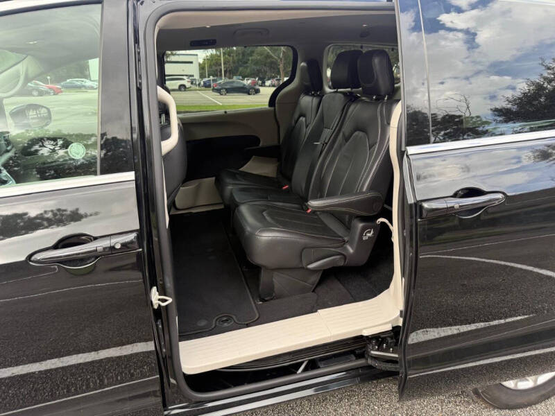 2022 Chrysler Pacifica Touring L