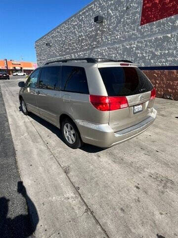 2004 Toyota Sienna LE 8 Passenger