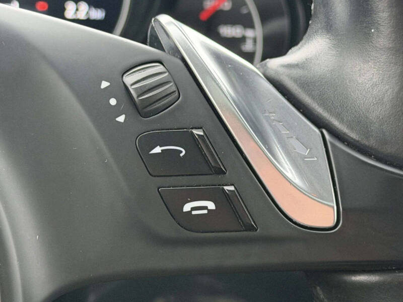 2016 Porsche Panamera 4 Edition