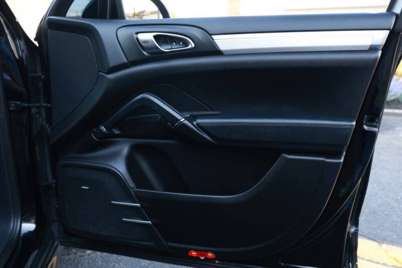 2013 Porsche Cayenne GTS