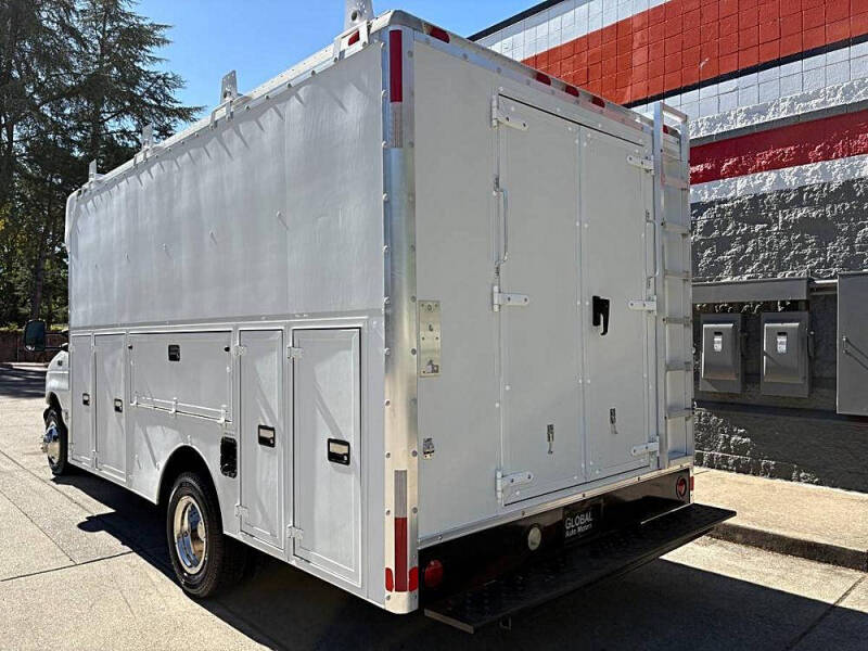 2004 Ford E-Series E-450 SD