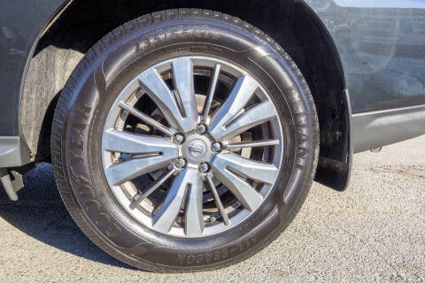 2018 Nissan Pathfinder SV