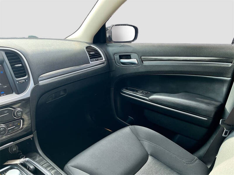 2022 Chrysler 300 Touring