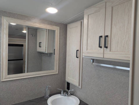 2021 Winnebago Adventurer 29B / 30ft