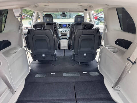 2017 Chrysler Pacifica Touring-L Plus