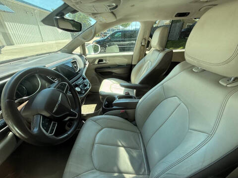 2017 Chrysler Pacifica Touring-L