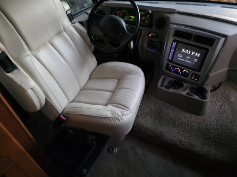 2017 Winnebago Adventurer 37