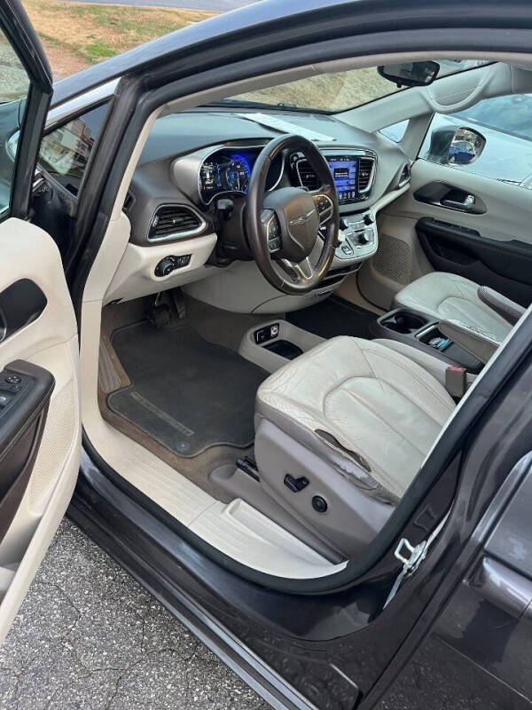 2017 Chrysler Pacifica Touring-L