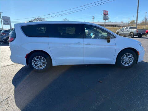 2026 Chrysler Pacifica Select