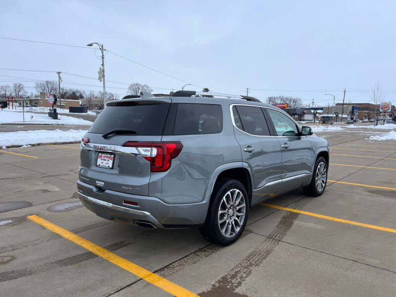 2023 GMC Acadia Denali