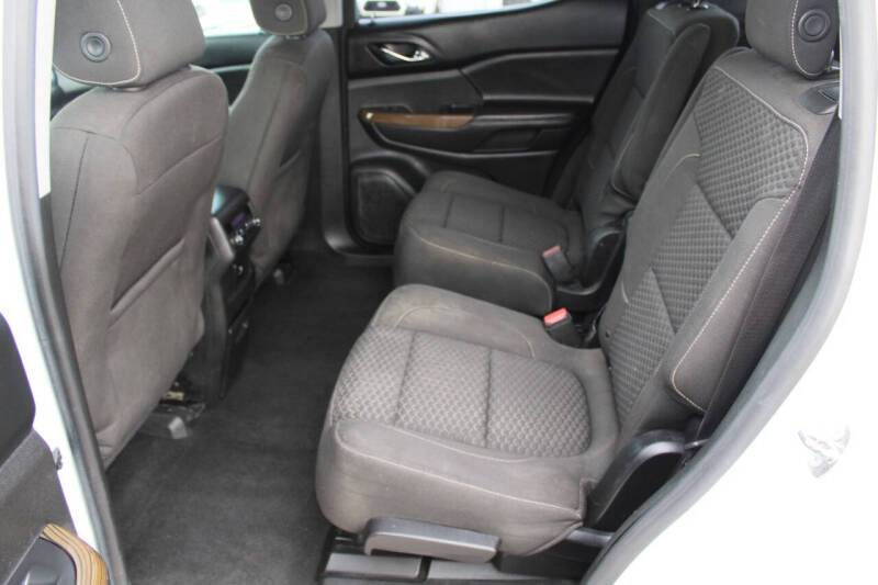 2017 GMC Acadia SLE-2