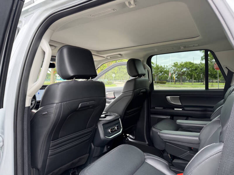 2025 Ford Expedition Platinum